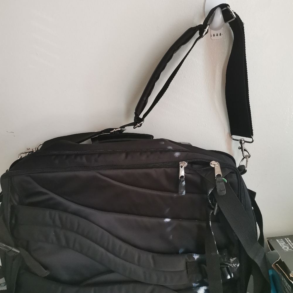 GAP TRAVEL AND LAPTOP BAG - Picture 6 of 16